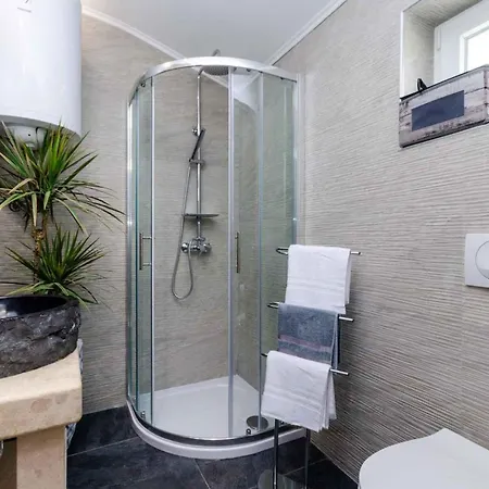 Apartament In 27606 *