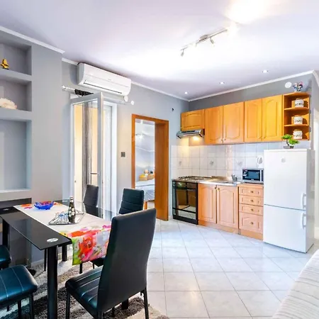 Apartament In 27606 Crikvenica