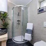Apartament In 27606 *