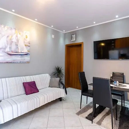 In 27606 Apartment